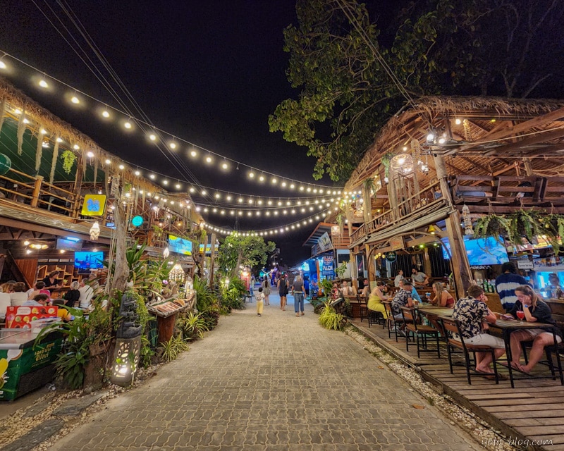 Railay walking street